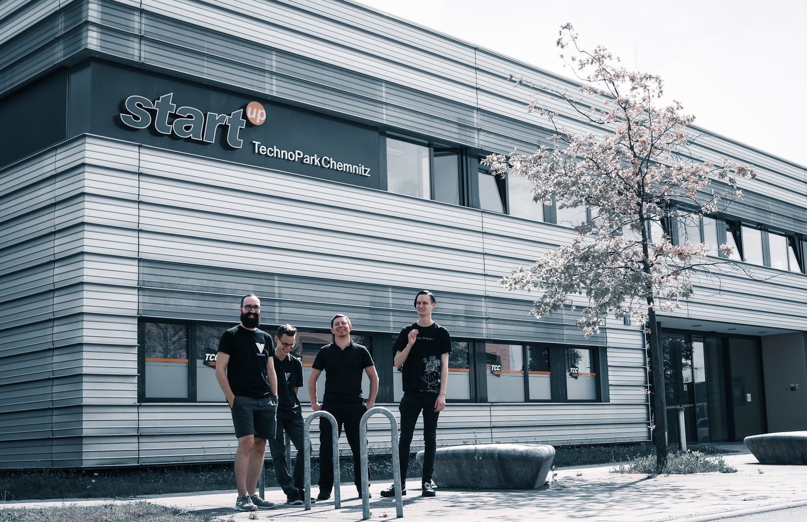 The Trivitec team in 2020 in front of the start-up building in TechnoPark Chemnitz